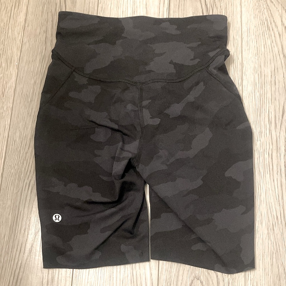 Lululemon camo long shorts size 4